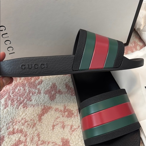 Gucci Men's Black Slide Sandals with Red and Green Stripes - Picture 2 of 3